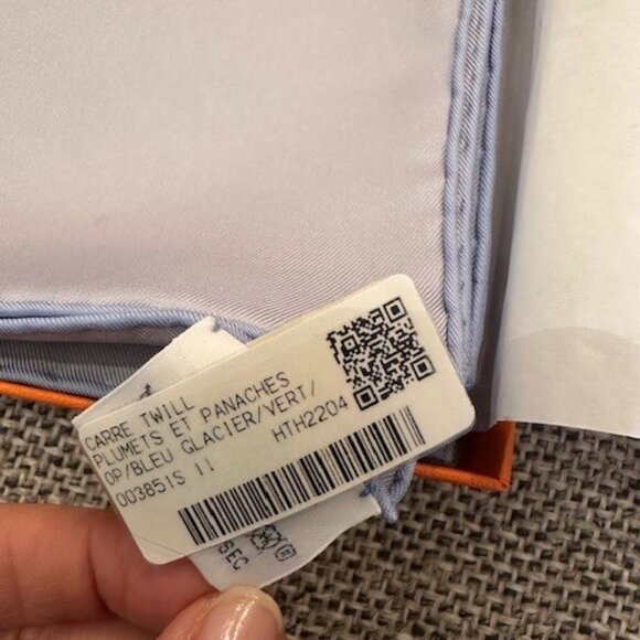 Hermes 100% Silk Twill Scarf (90 CM) - Plumets ET Panaches - Picture 3 of 5